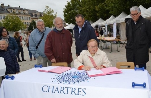 photo charte handicap ville de Chartres.jpg