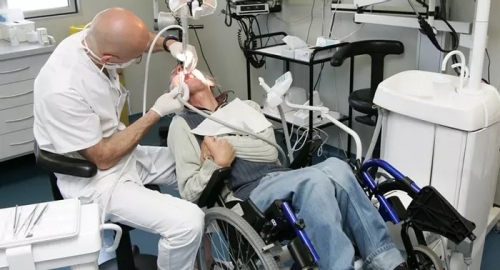 centre-dentaire-adapte-personnes-handicapees-790x427.jpg